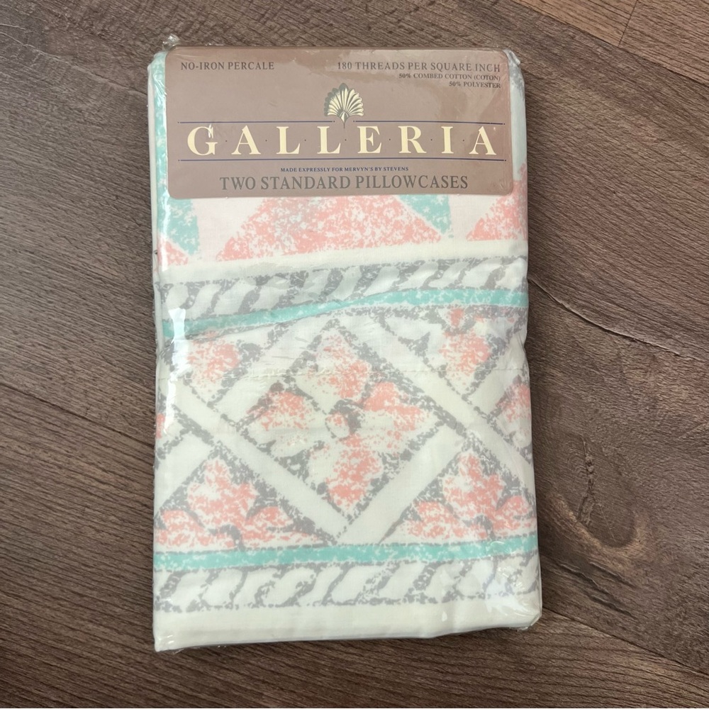 Vintage New Galleria by J.P. Stevens Standard Pillowcase Set